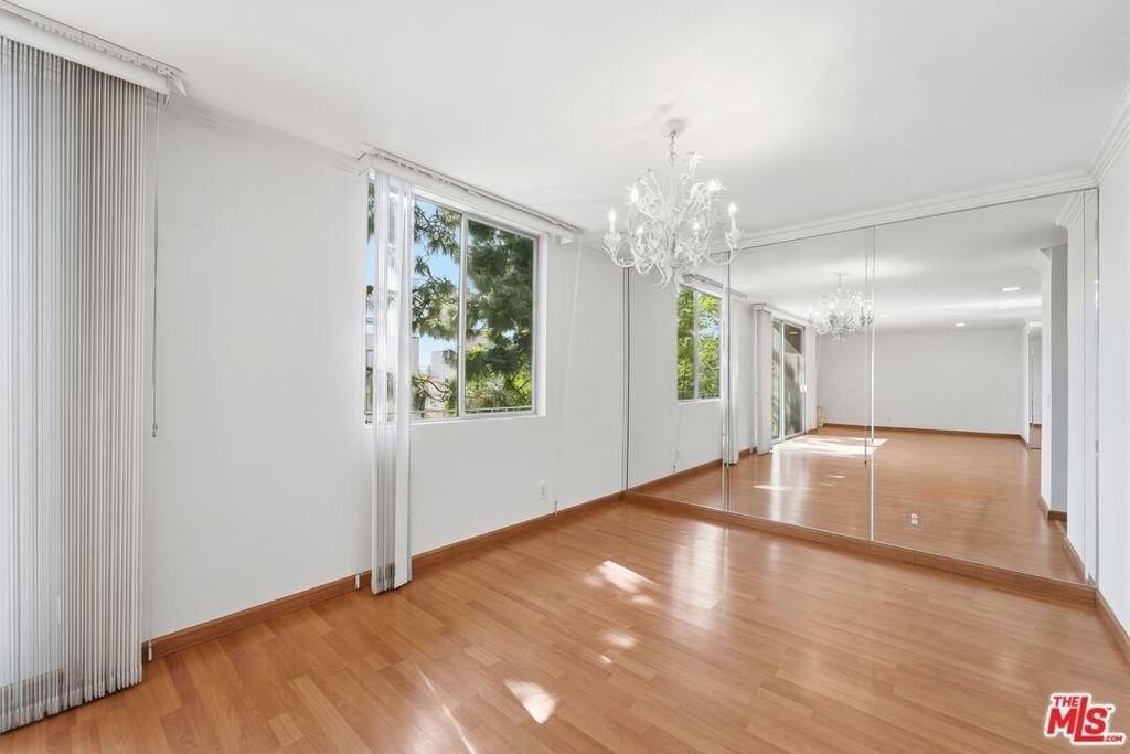 100 S Doheny Drive - Photo 19