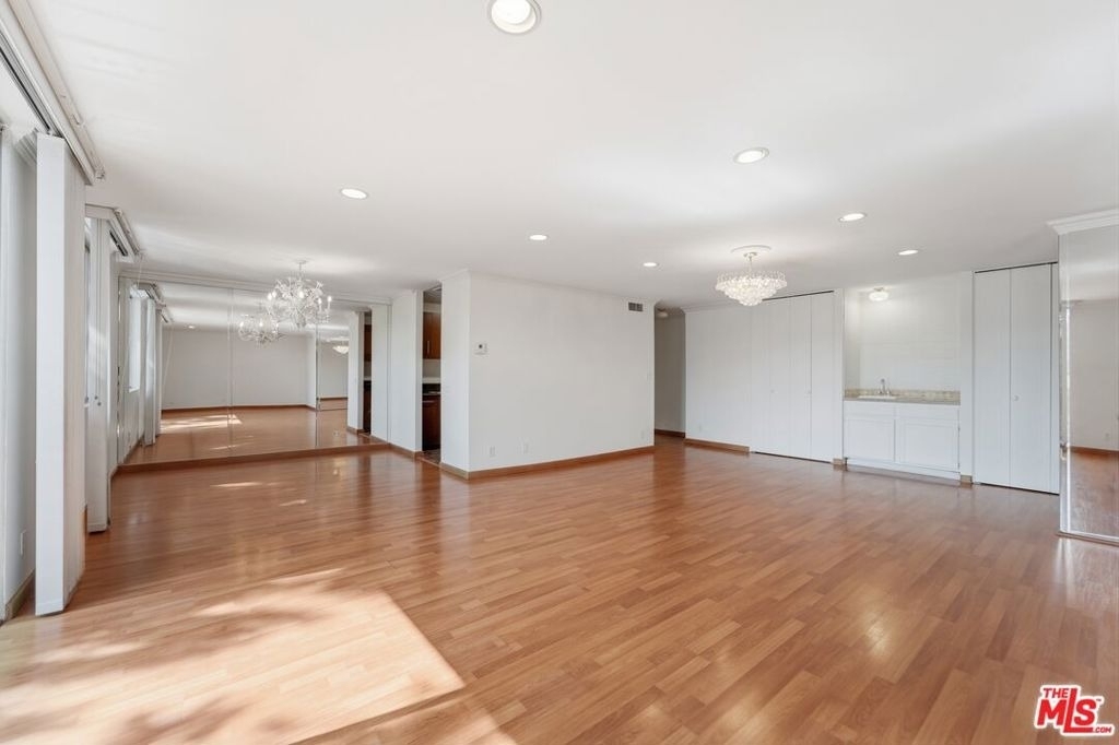 100 S Doheny Drive - Photo 10