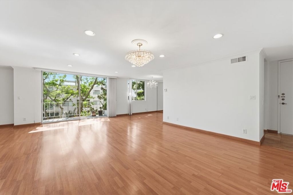 100 S Doheny Drive - Photo 12