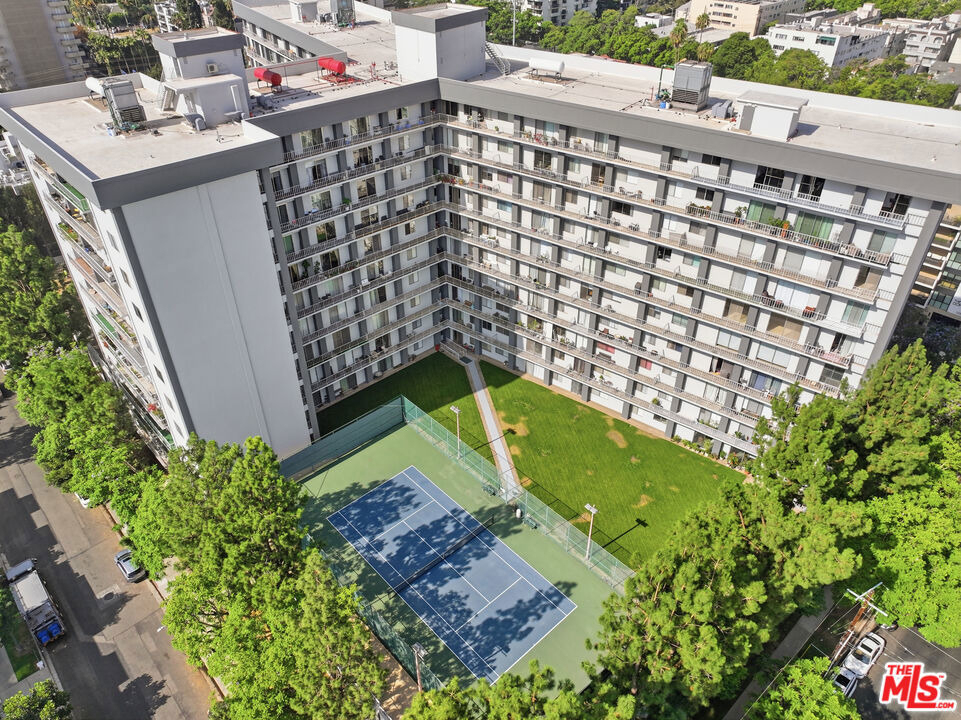 100 S Doheny Drive - Photo 9