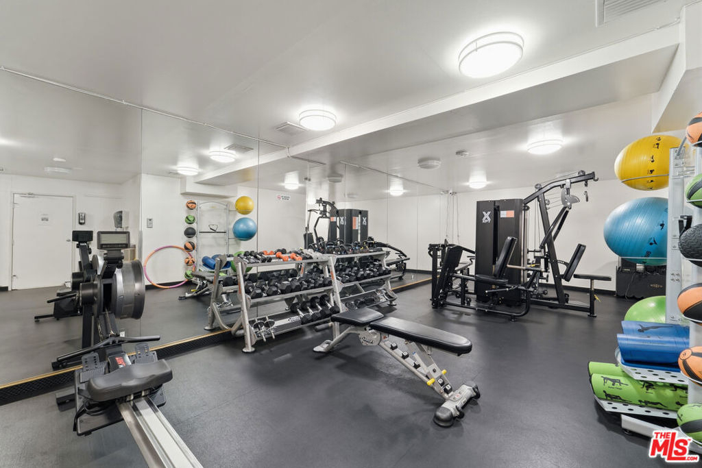 100 S Doheny Drive - Photo 42