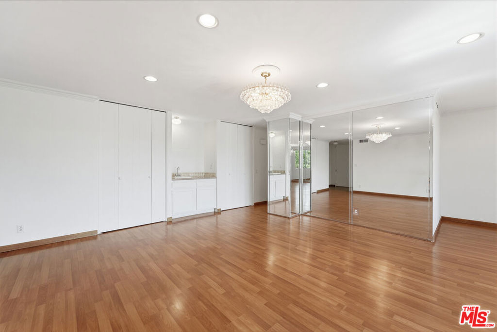 100 S Doheny Drive - Photo 25