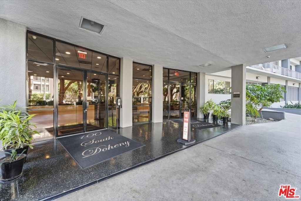 100 S Doheny Drive - Photo 1