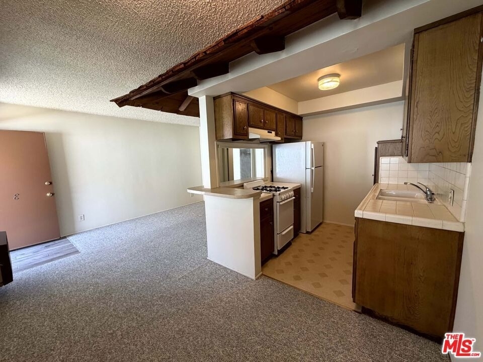 307 N Curtis Avenue - Photo 3