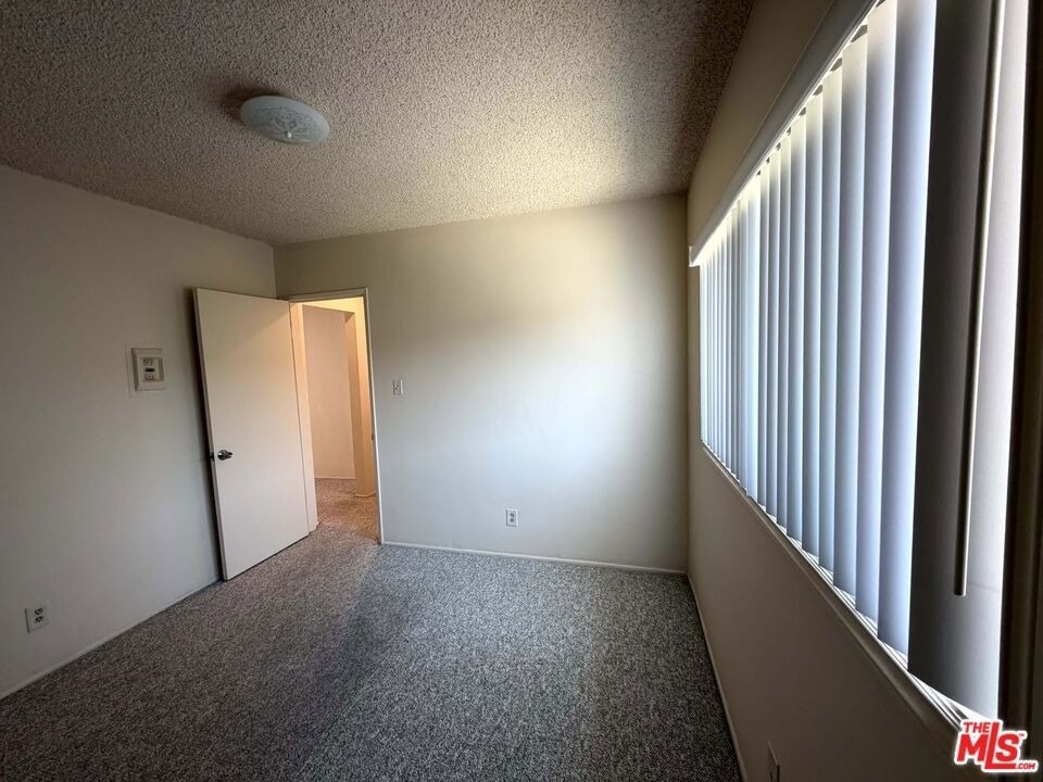 307 N Curtis Avenue - Photo 9