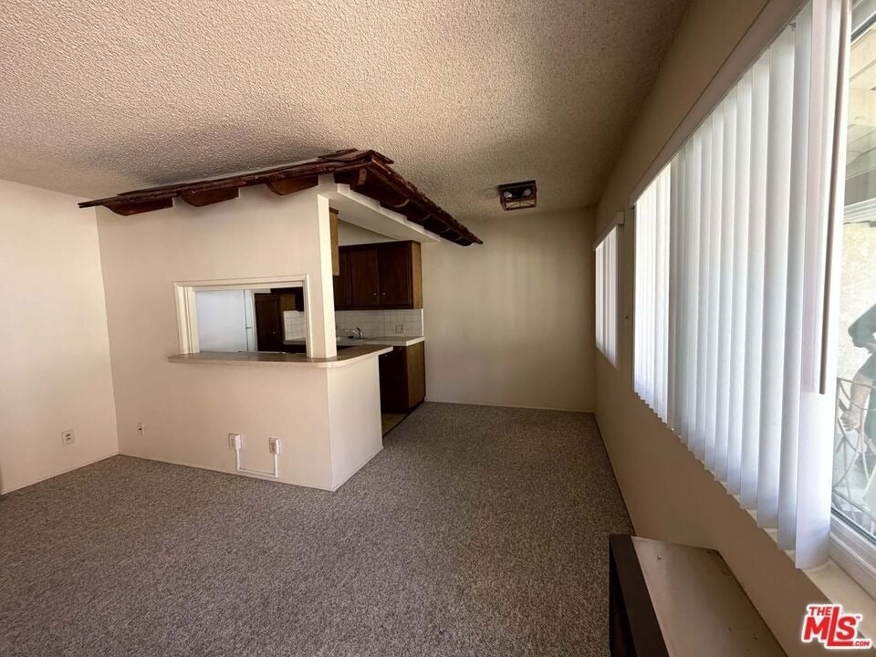 307 N Curtis Avenue - Photo 2