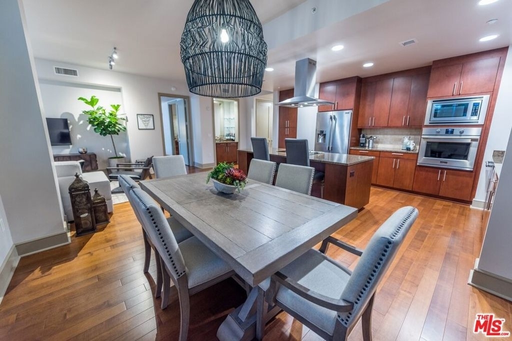10700 Wilshire Boulevard - Photo 2
