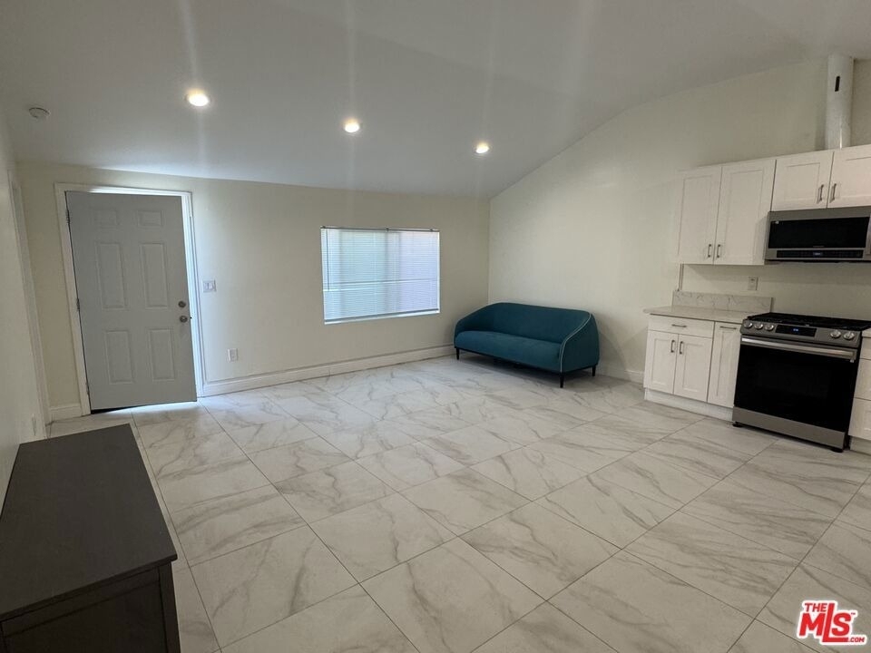 1913 Hillsboro Avenue - Photo 1