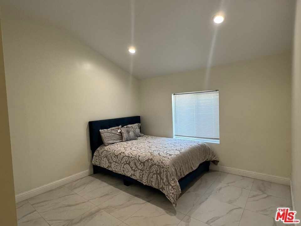 1913 Hillsboro Avenue - Photo 4