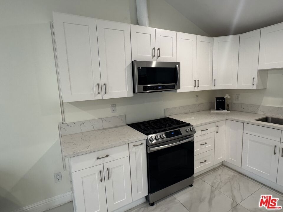 1913 Hillsboro Avenue - Photo 2