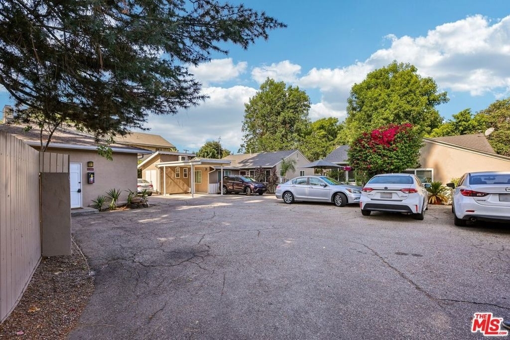 6727 1/2 Orion Avenue - Photo 3