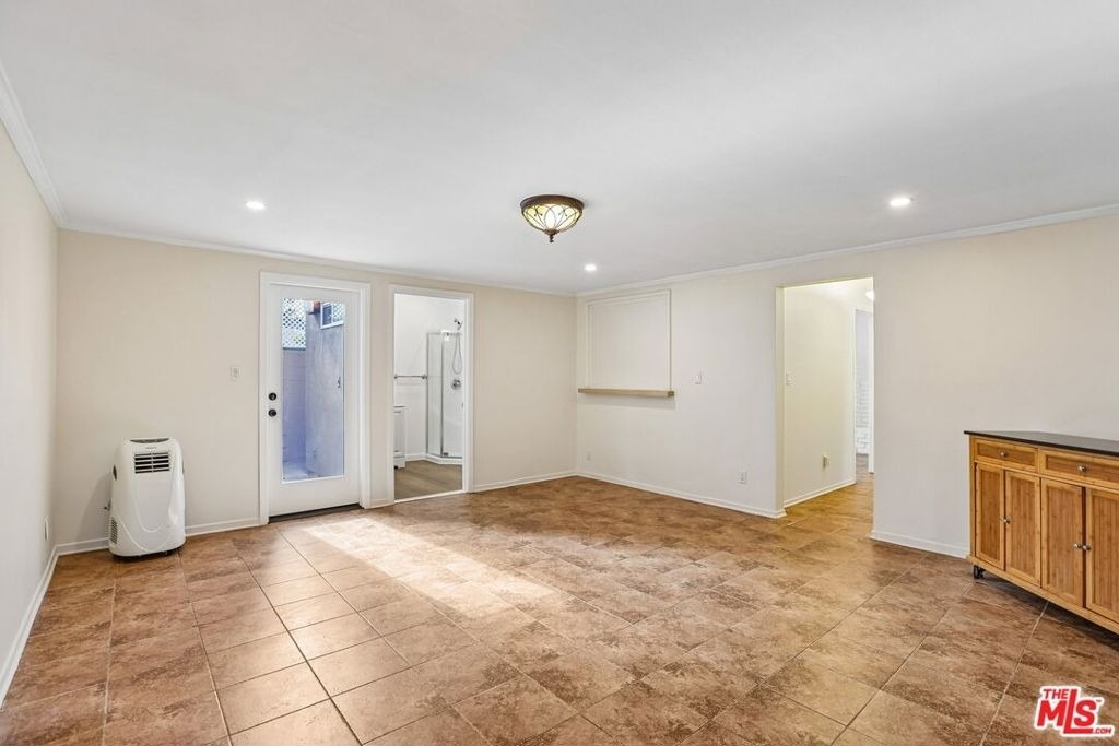 6727 1/2 Orion Avenue - Photo 10