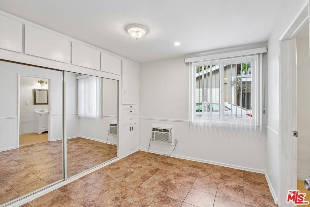 6727 1/2 Orion Avenue - Photo 15