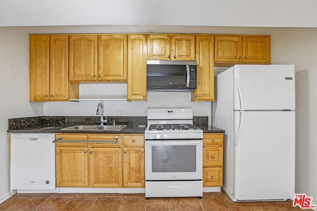6727 1/2 Orion Avenue - Photo 14