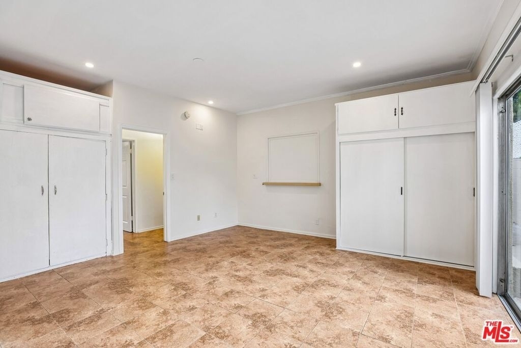 6727 1/2 Orion Avenue - Photo 9