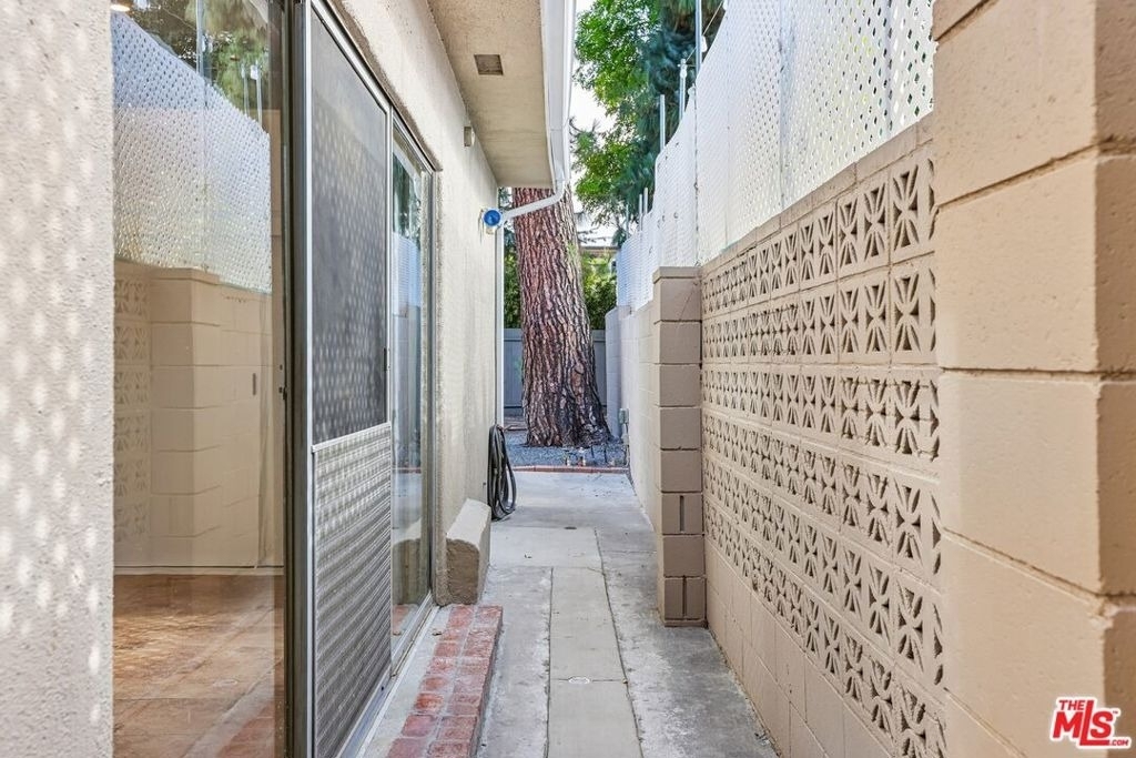 6727 1/2 Orion Avenue - Photo 22
