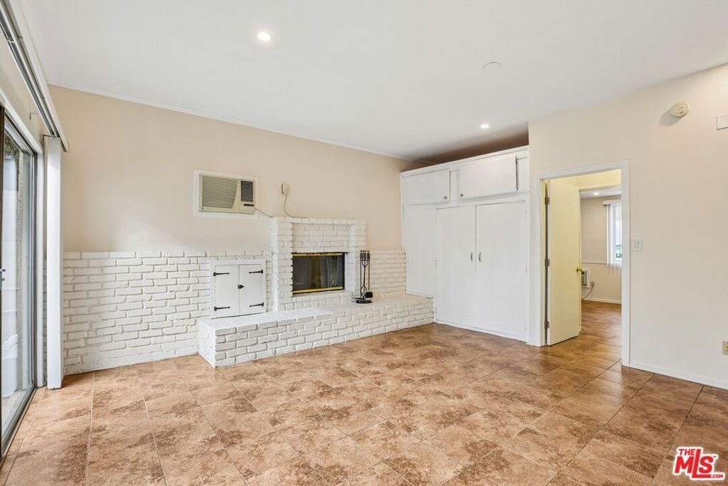 6727 1/2 Orion Avenue - Photo 8