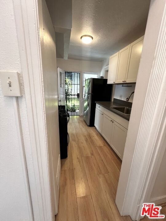 936 S Berendo Street - Photo 4