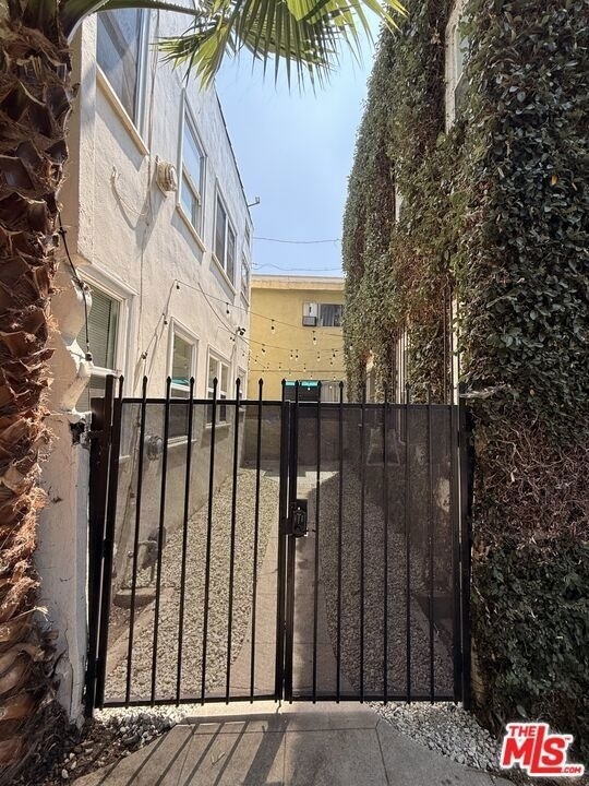 936 S Berendo Street - Photo 11