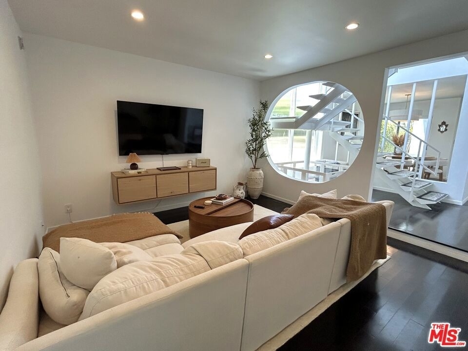12913 Gilmore Avenue - Photo 2