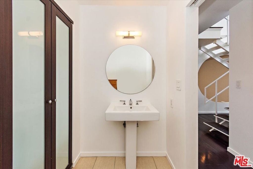 12913 Gilmore Avenue - Photo 14