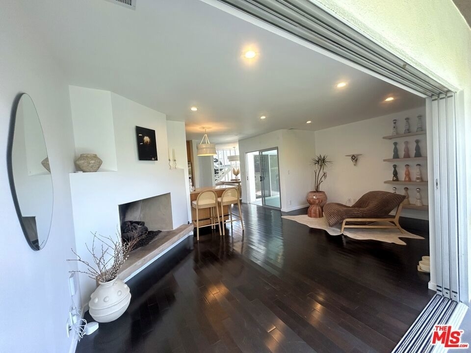 12913 Gilmore Avenue - Photo 4