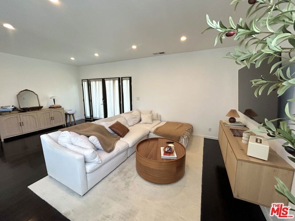 12913 Gilmore Avenue - Photo 3