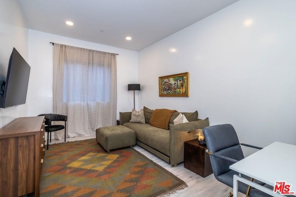 137 N Doheny Drive - Photo 17