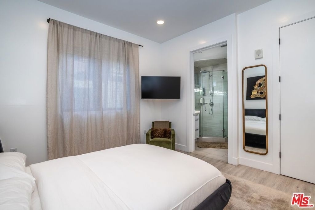 137 N Doheny Drive - Photo 15