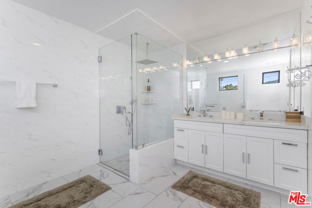 137 N Doheny Drive - Photo 9