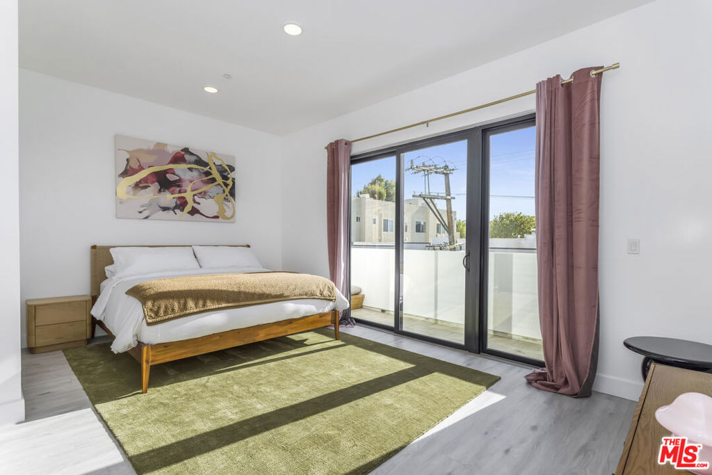 137 N Doheny Drive - Photo 11