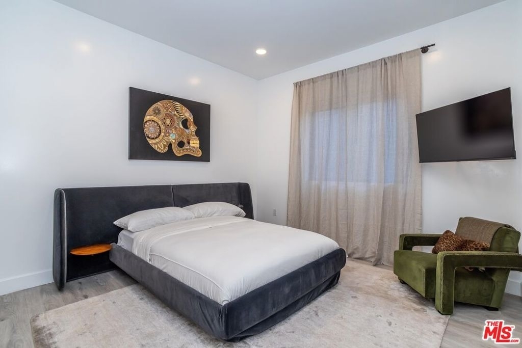 137 N Doheny Drive - Photo 14