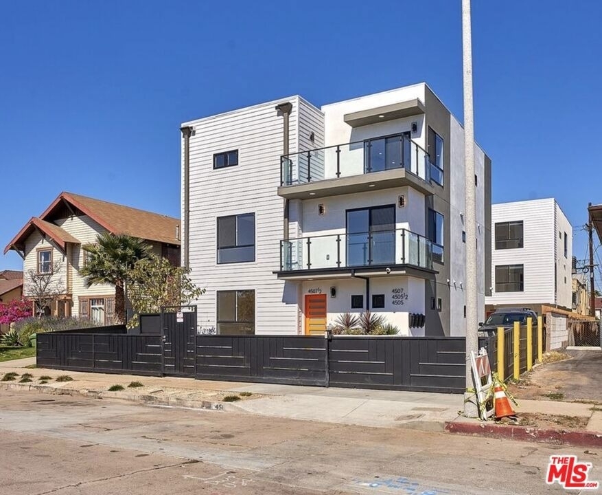 4507 Lomita Street - Photo 0