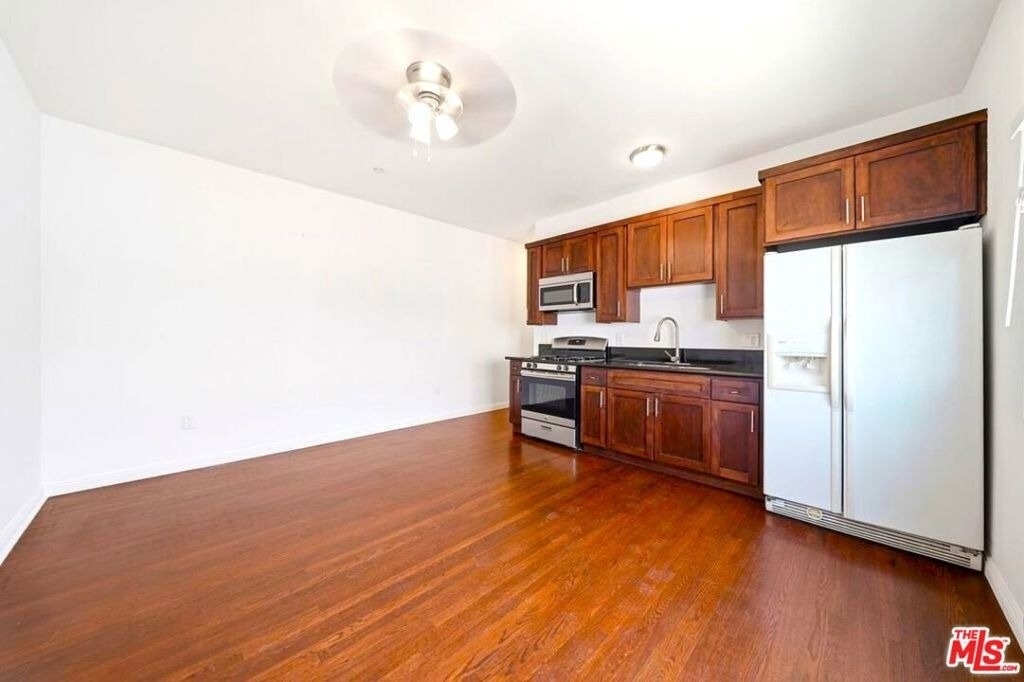 2025 3rd Avenue - Photo 3