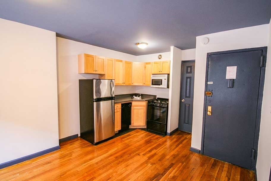 East 5th Street - Photo 10