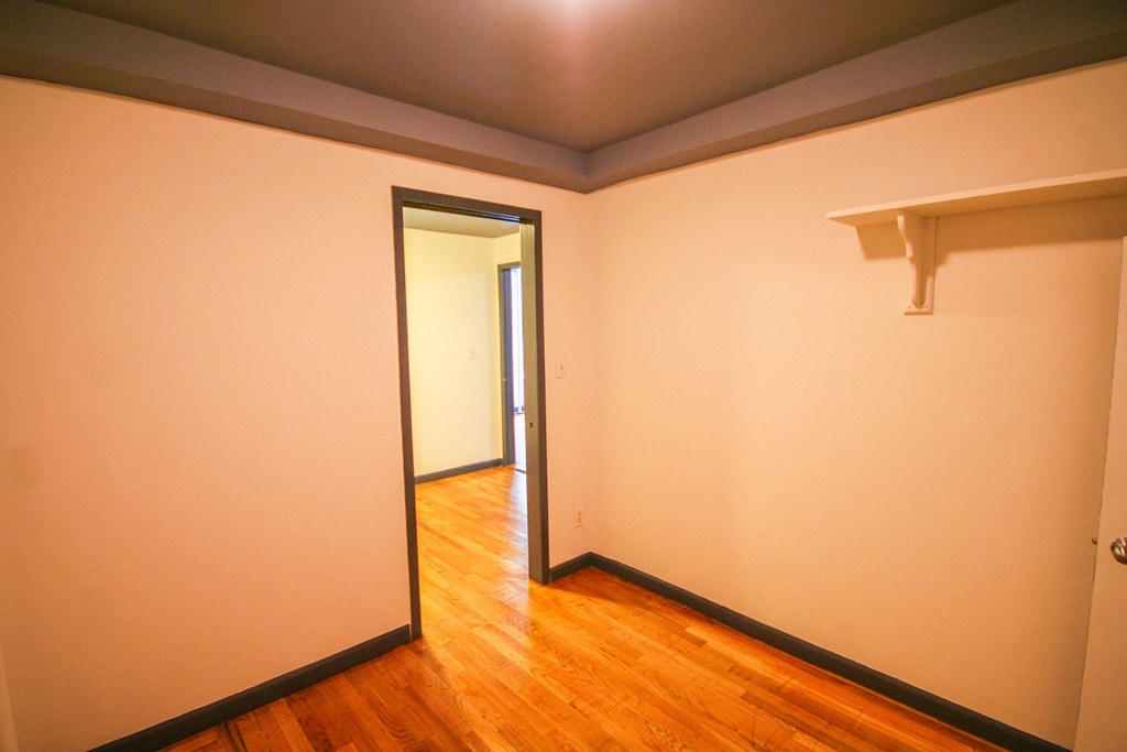 East 5th Street - Photo 8