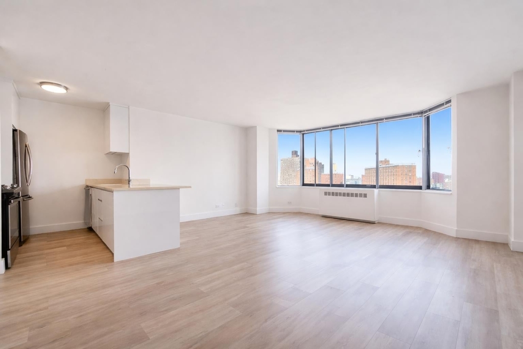 1735 York Avenue - Photo 2