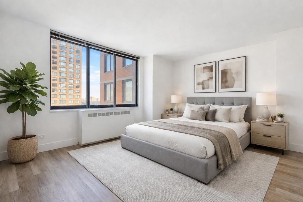 1735 York Avenue - Photo 4