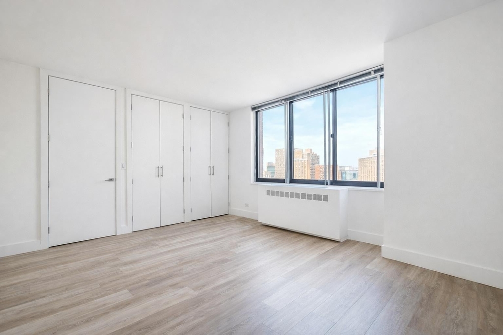 1735 York Avenue - Photo 6