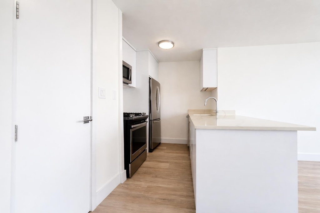 1735 York Avenue - Photo 3