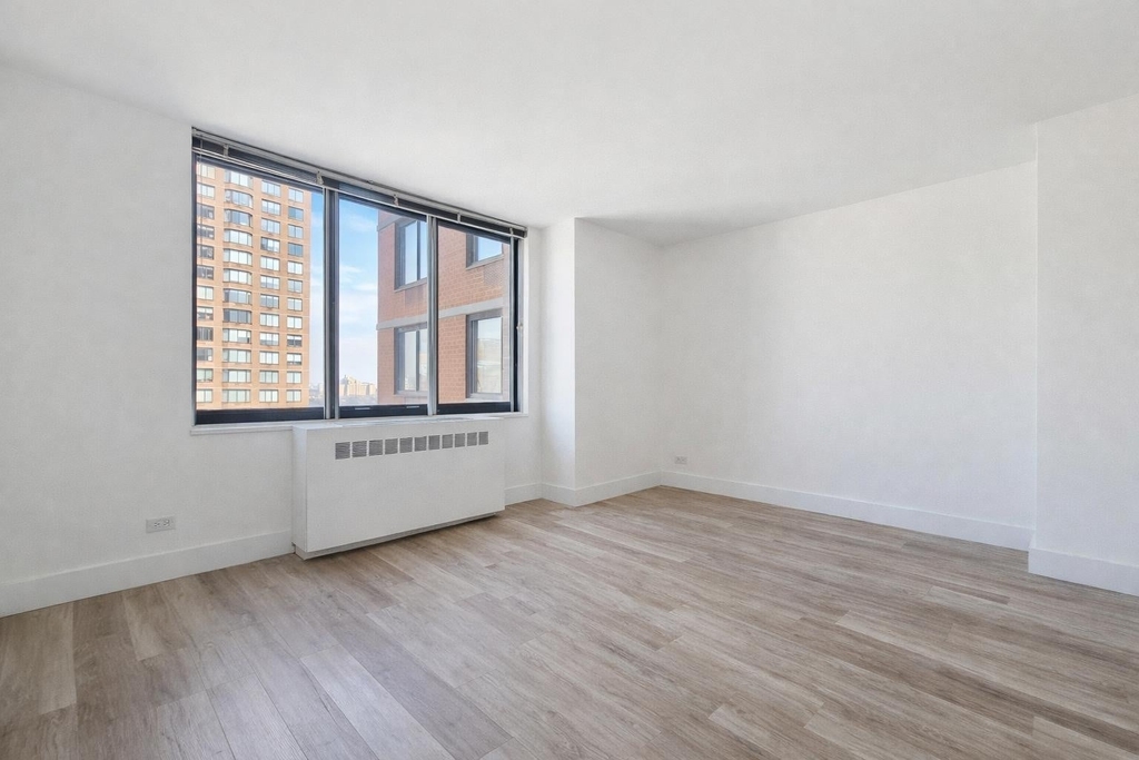 1735 York Avenue - Photo 5