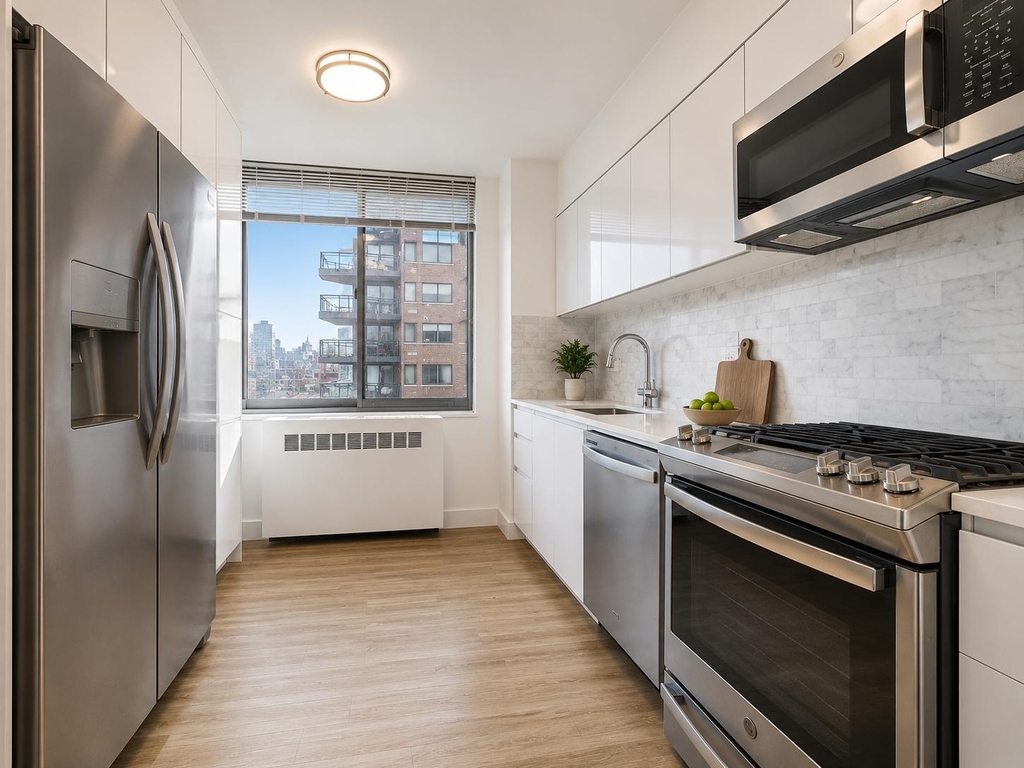 1735 York Avenue - Photo 3