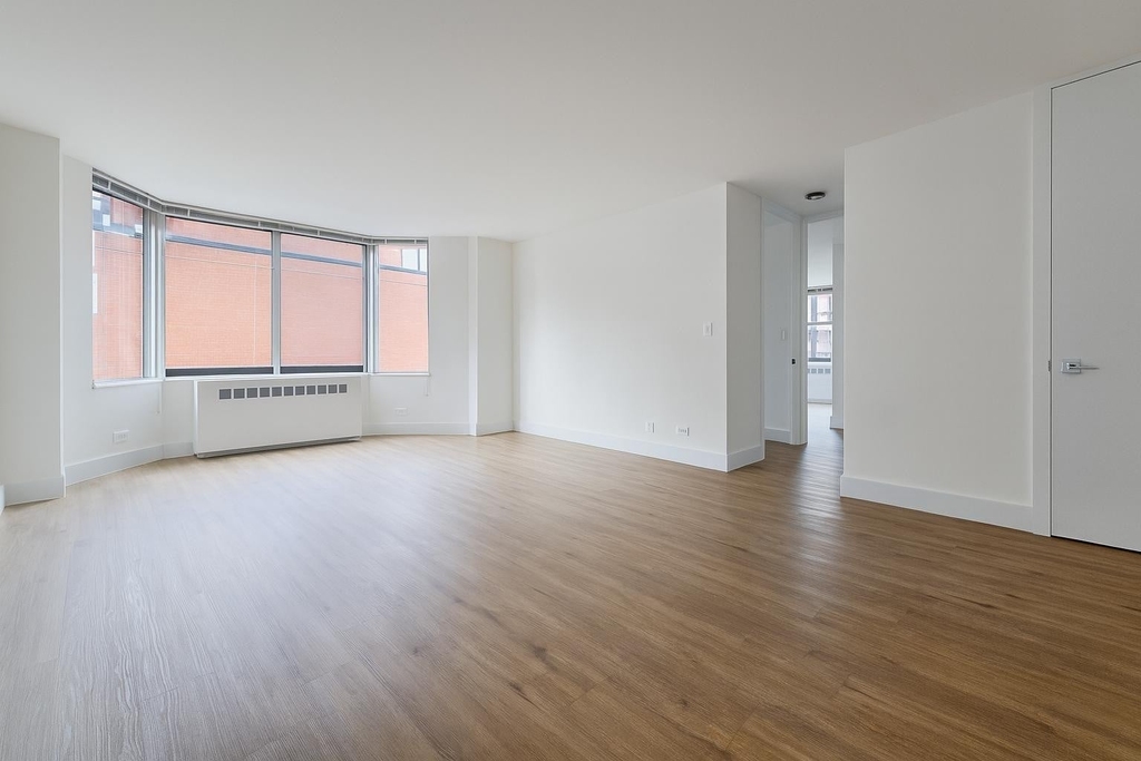 1735 York Avenue - Photo 3