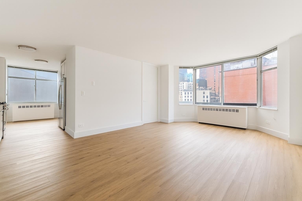 1735 York Avenue - Photo 5