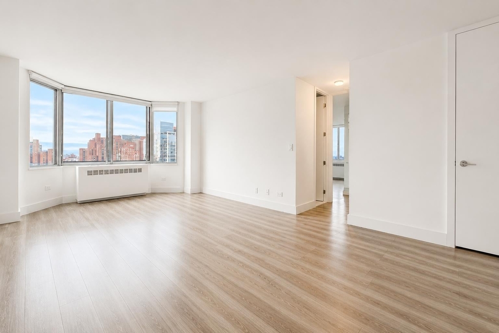 1735 York Avenue - Photo 4