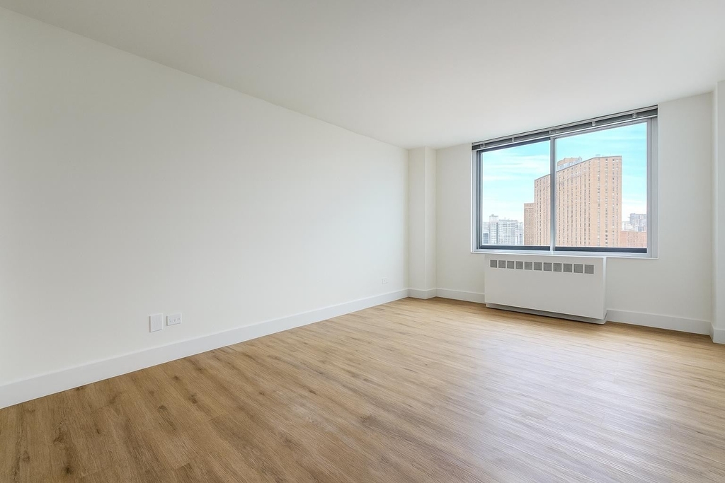 1735 York Avenue - Photo 4