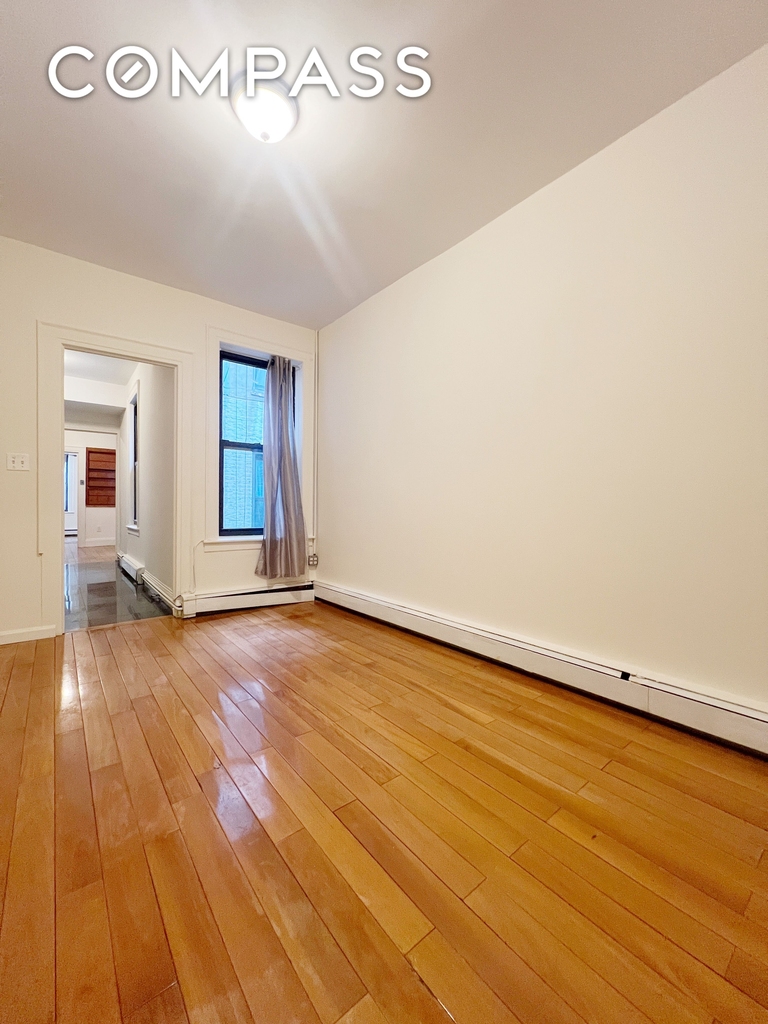 Gates Avenue - Photo 3