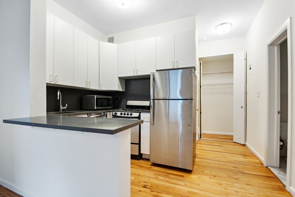 Lexington Avenue - Photo 1