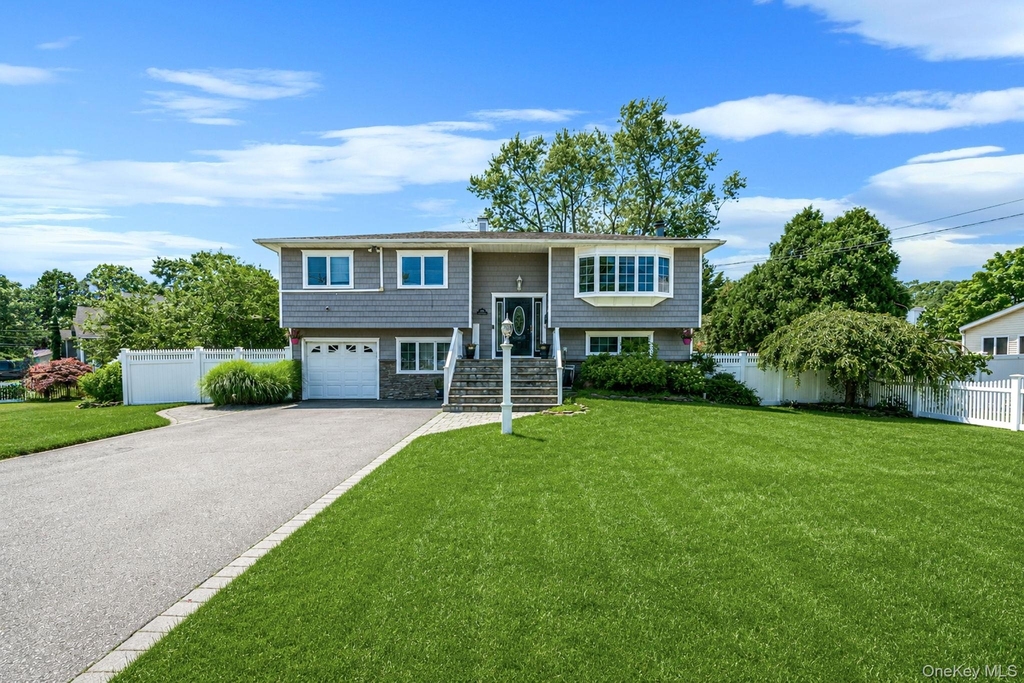 309 Sunrise Drive - Photo 0