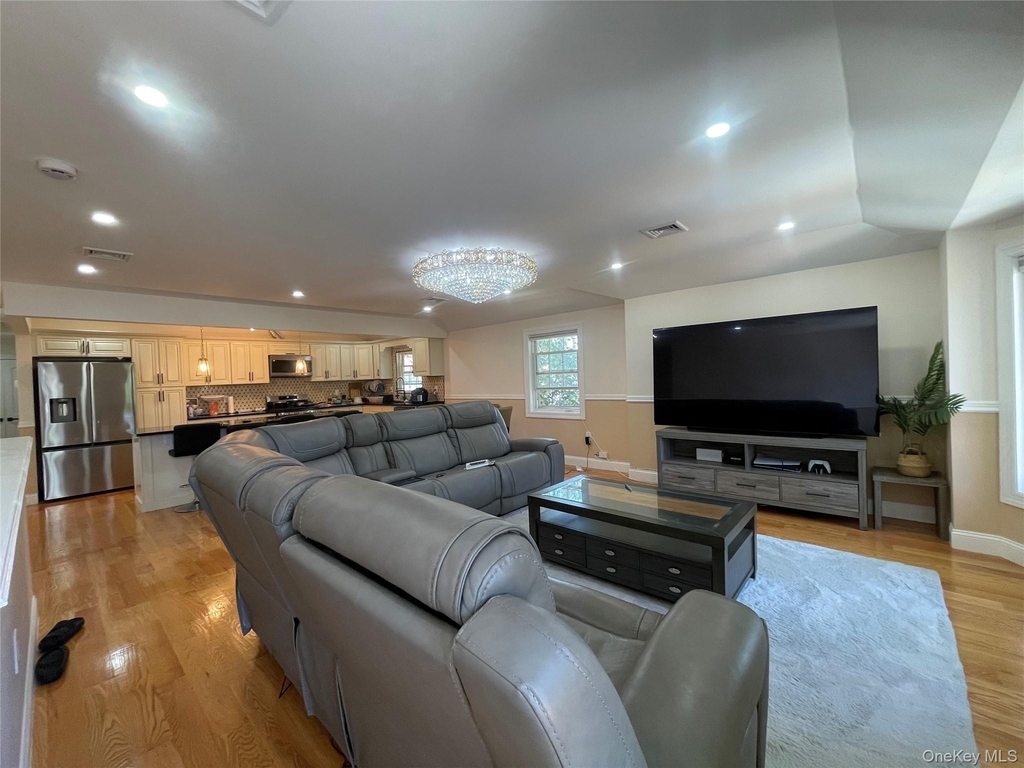 104-03 196th Street - Photo 2